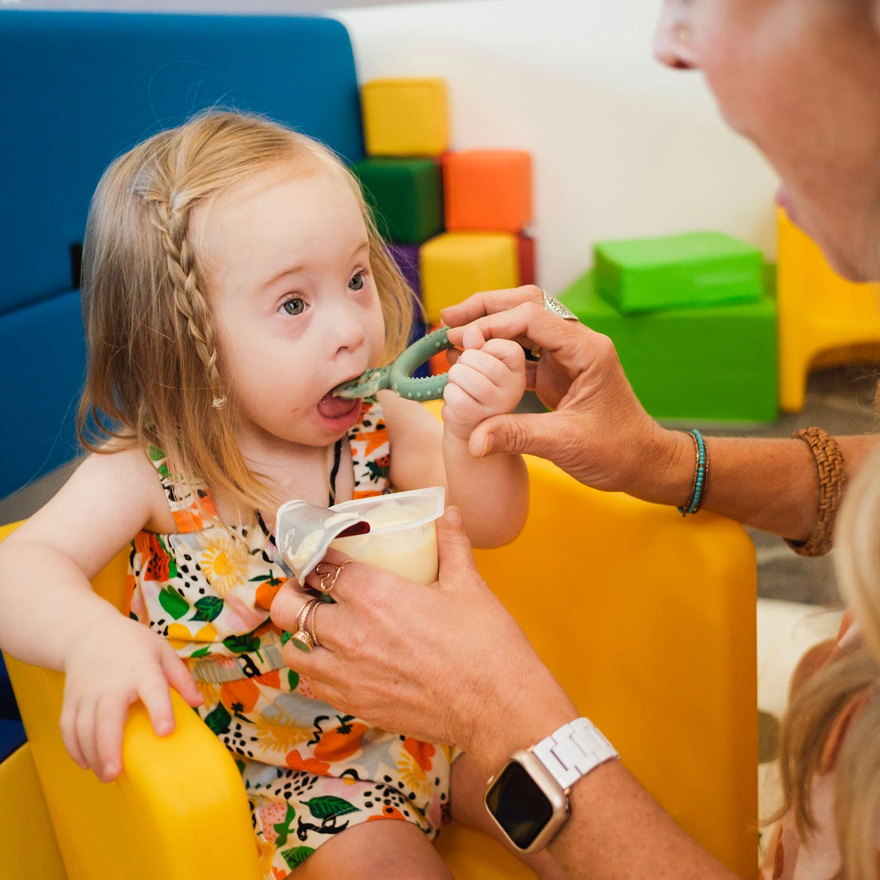 LogosShop TalkTools® Itsy™ Rings cucchiaino per bambini che supporta lo sviluppo della motricità orale e dell’alimentazione autonoma