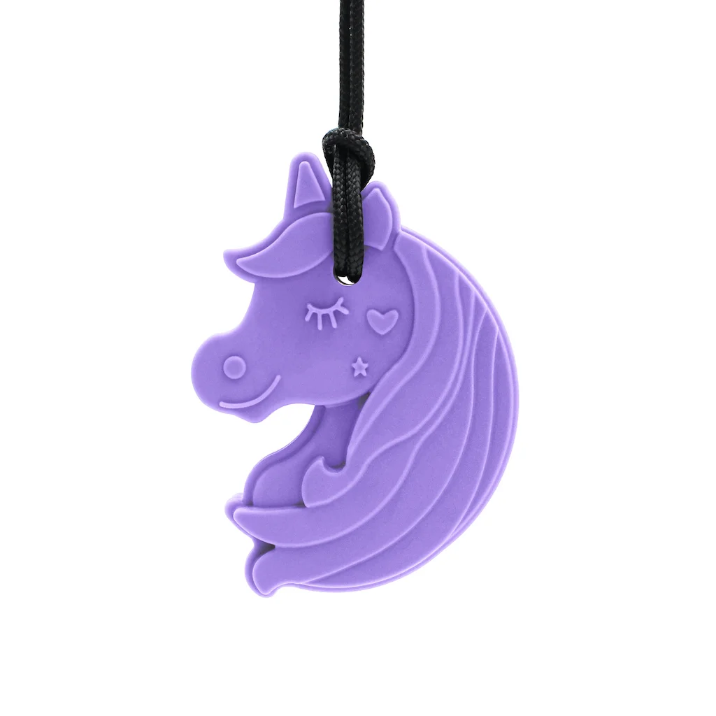 ARK collana unicorno lilla standard morbido vista frontale ciondolo con cuore per morsi leggeri e saltuari
