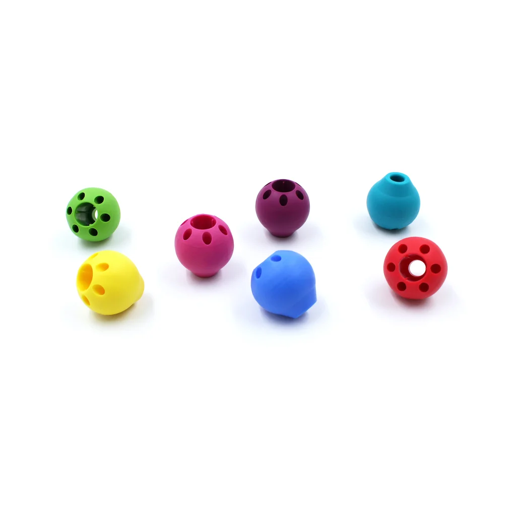 ARK  Butter Grip montato su matita mostra posizione corretta presa a tre punti dita sotto grip